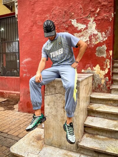 Ensemble Nike Tunde