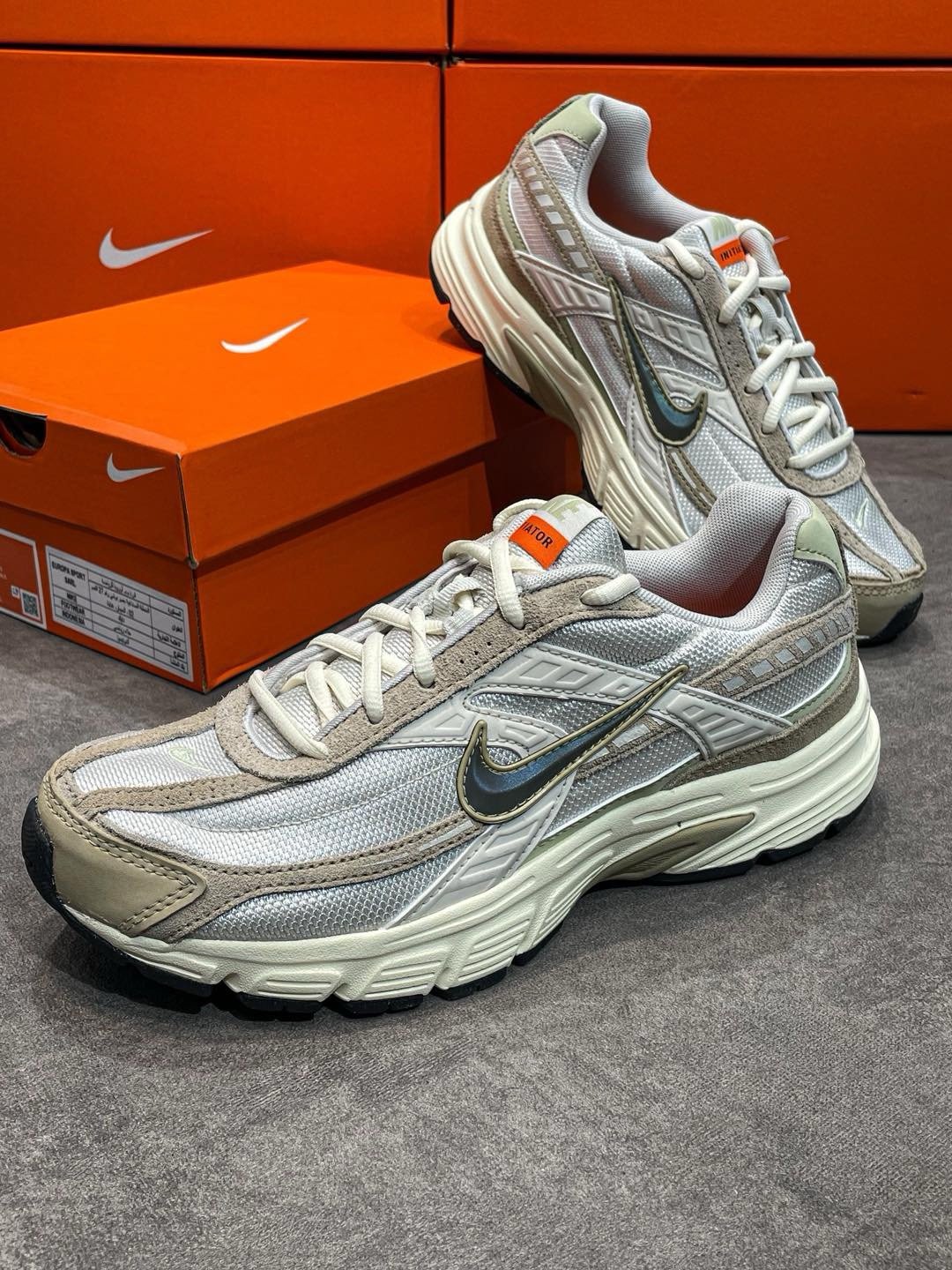 Nike initiator beige