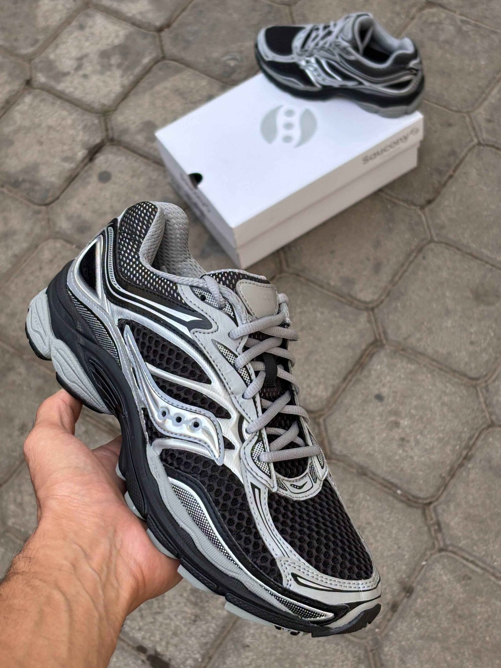 SAUCONY OMNI-9 GRIS
